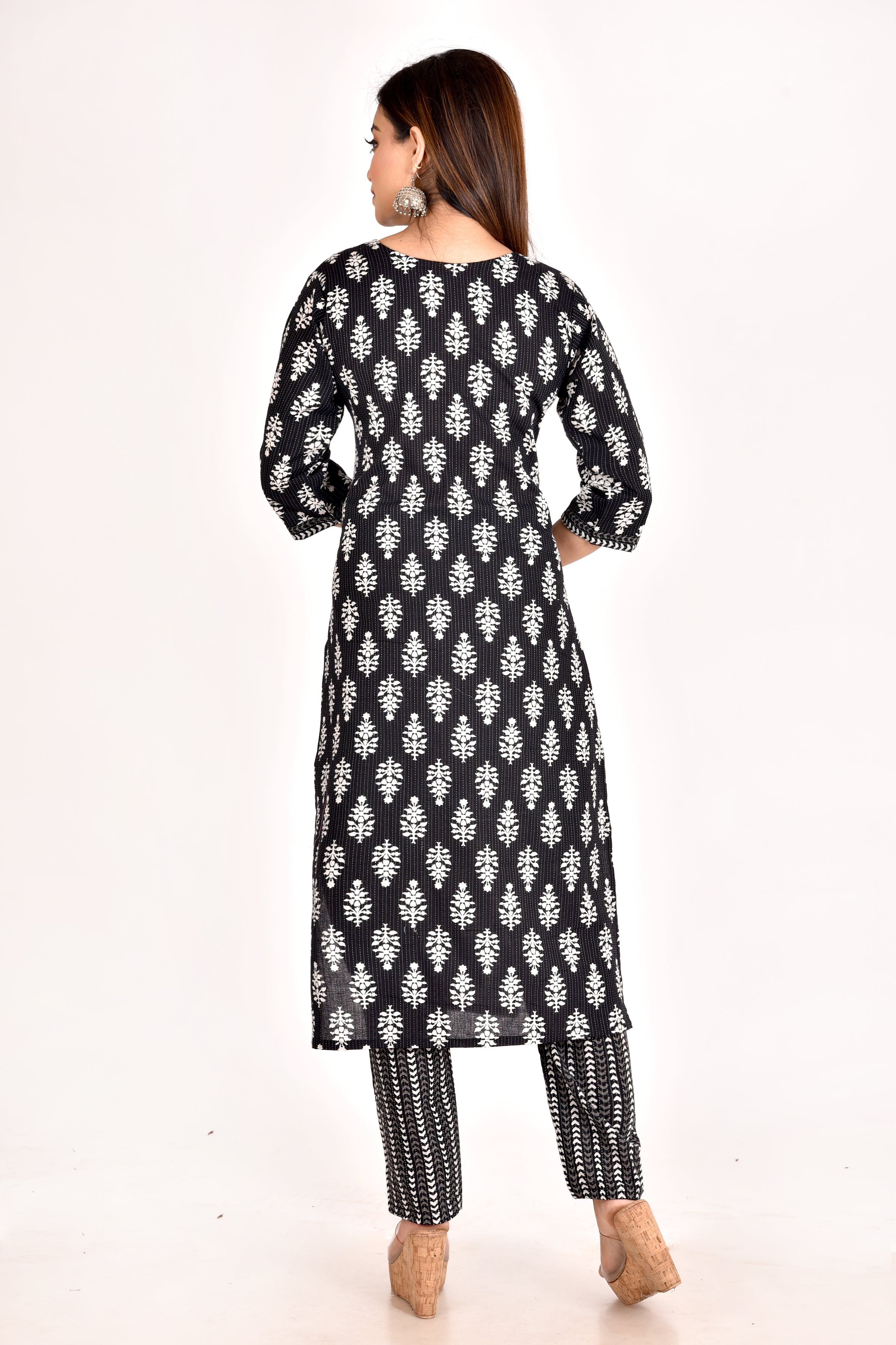 Black Floral Print Threadwork Kurta With Pant