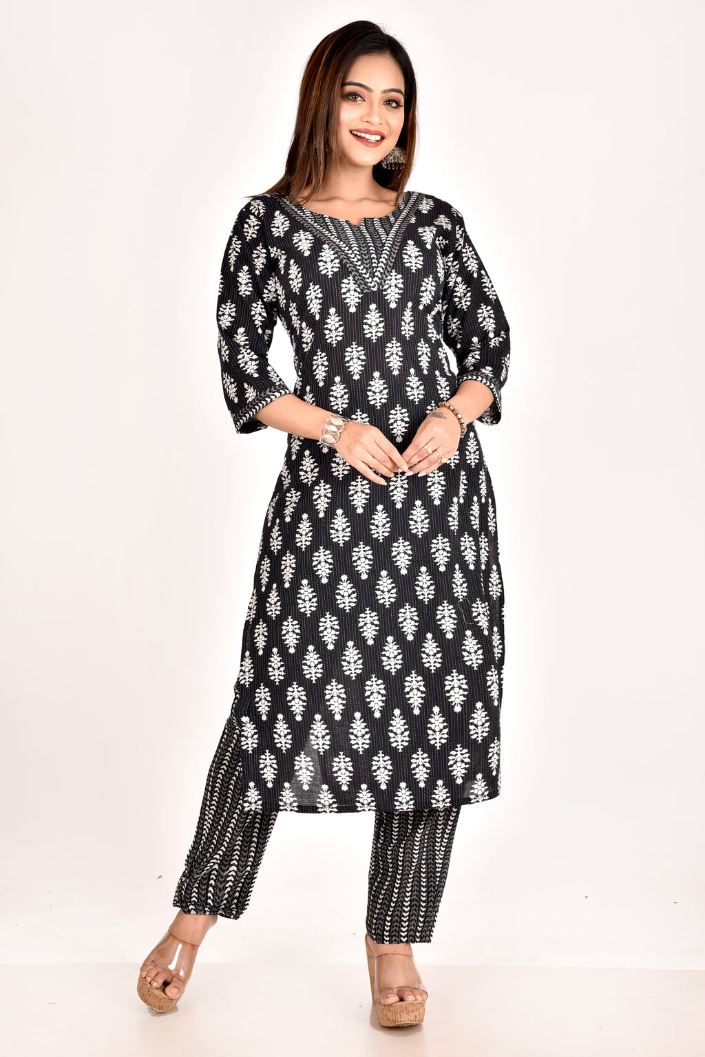 Black Floral Print Threadwork Kurta With Pant