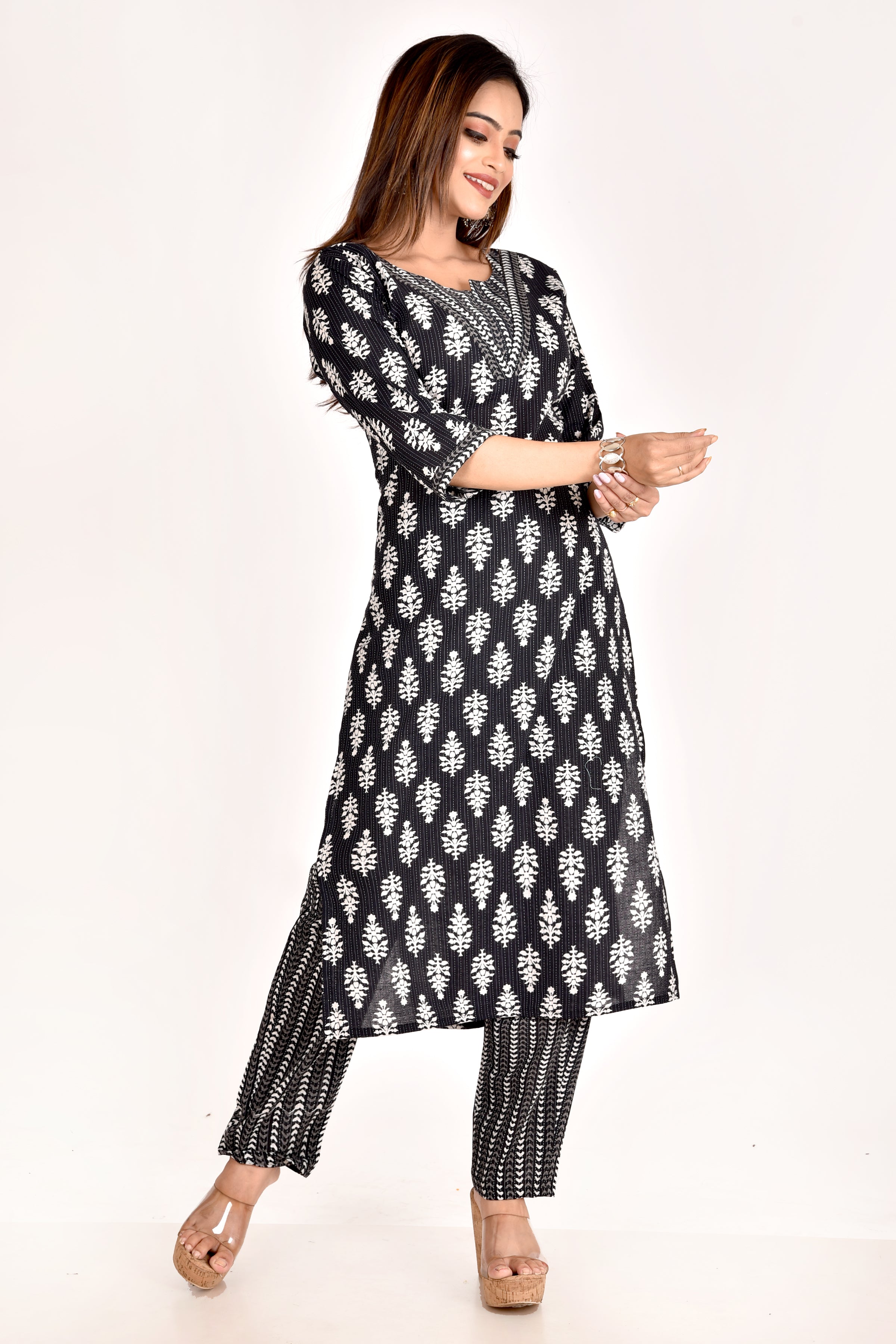 Black Floral Print Threadwork Kurta With Pant