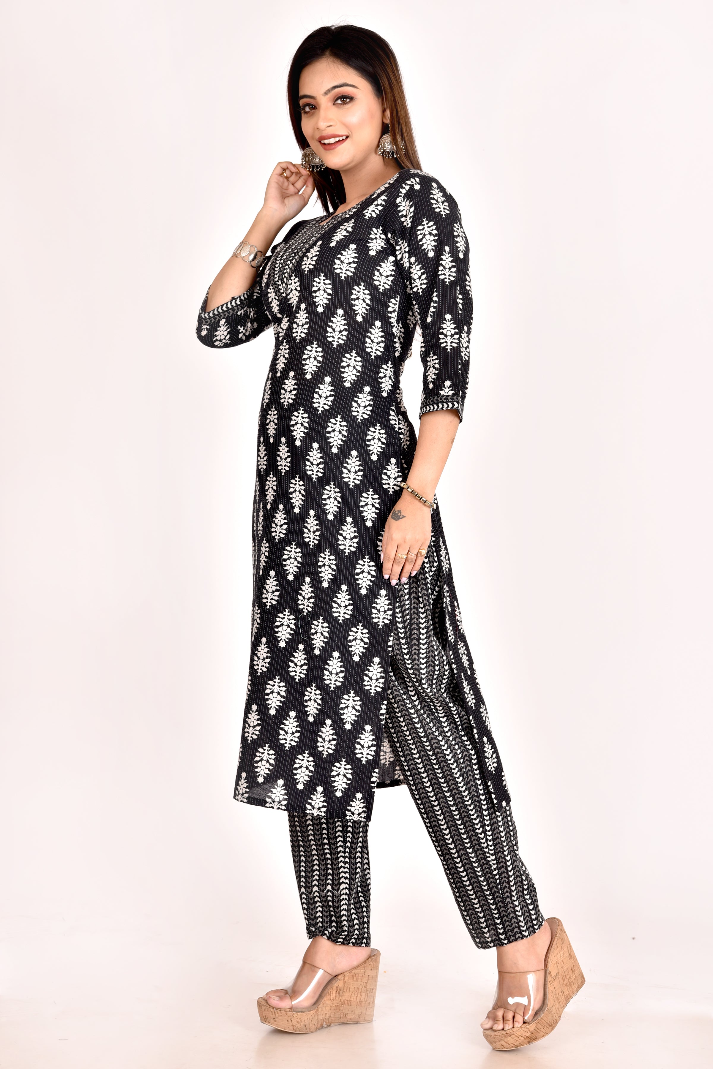 Black Floral Print Threadwork Kurta With Pant