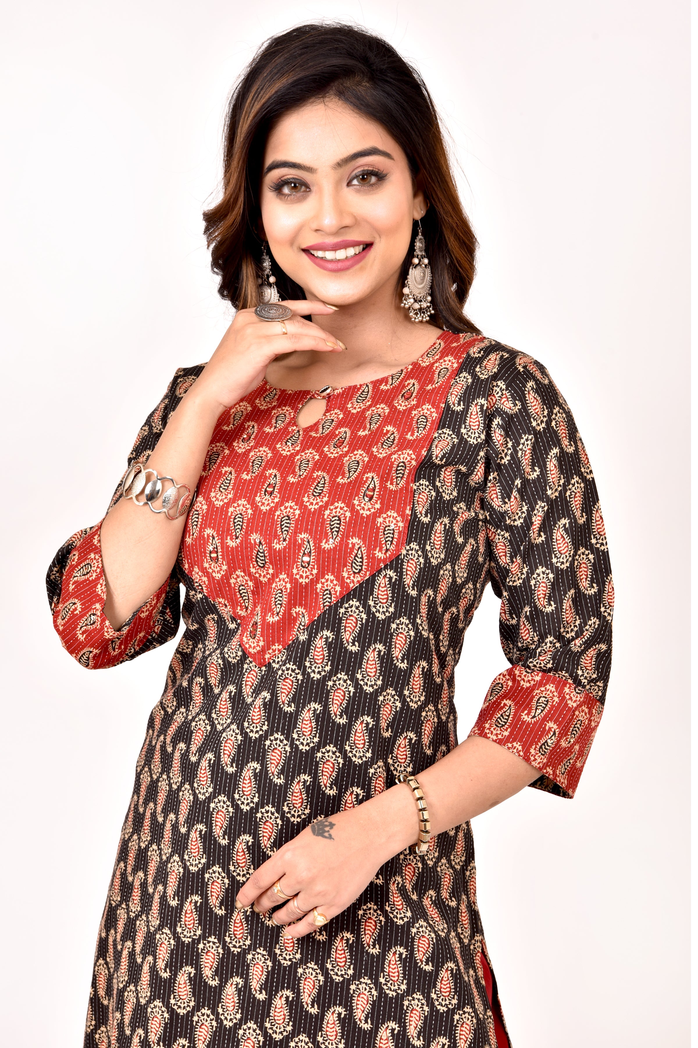Black & Red Paisley Print Hand Embroidered Threadwork Kurta With Pant