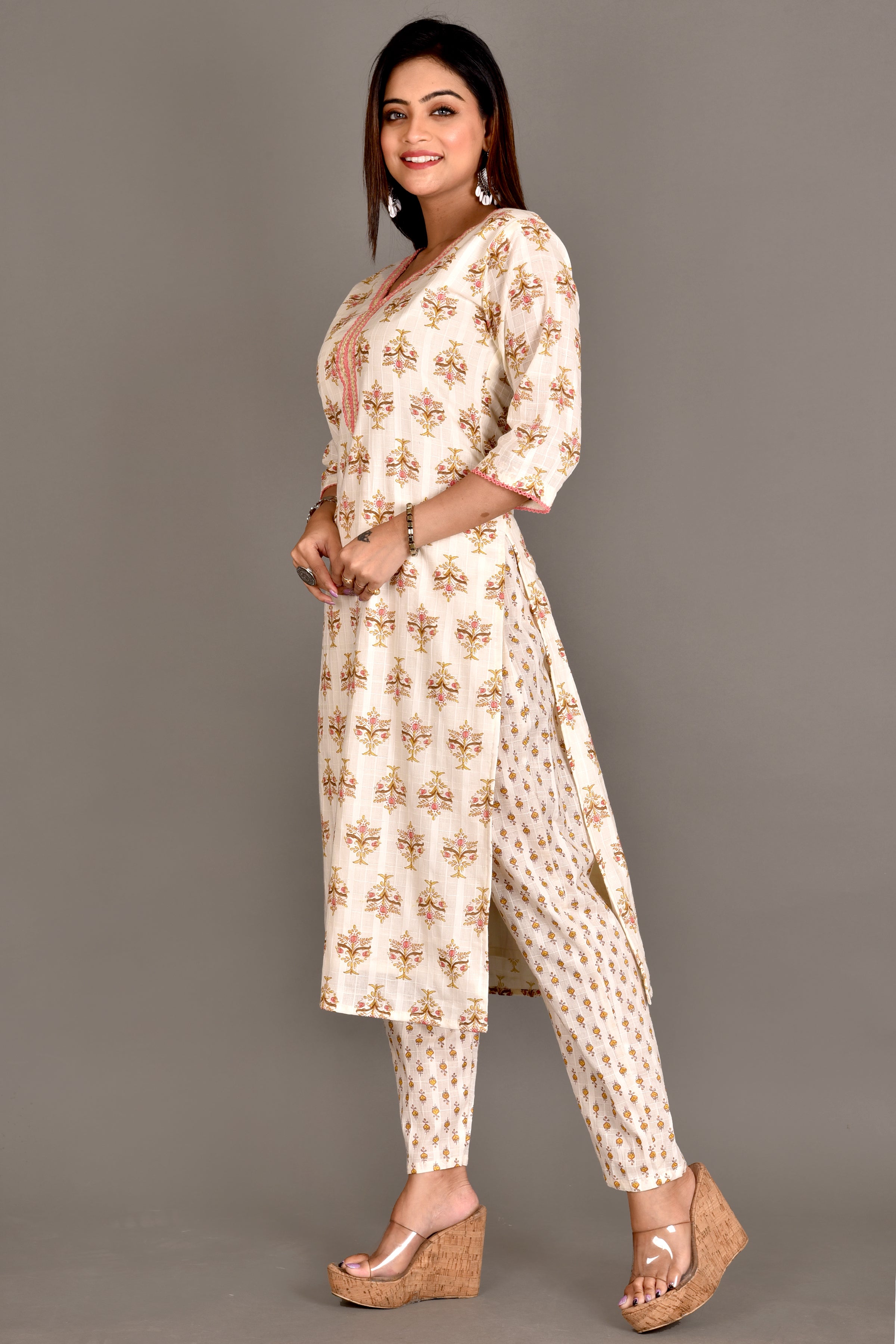 Off-White & Pink Floral Print Kurta With Pant