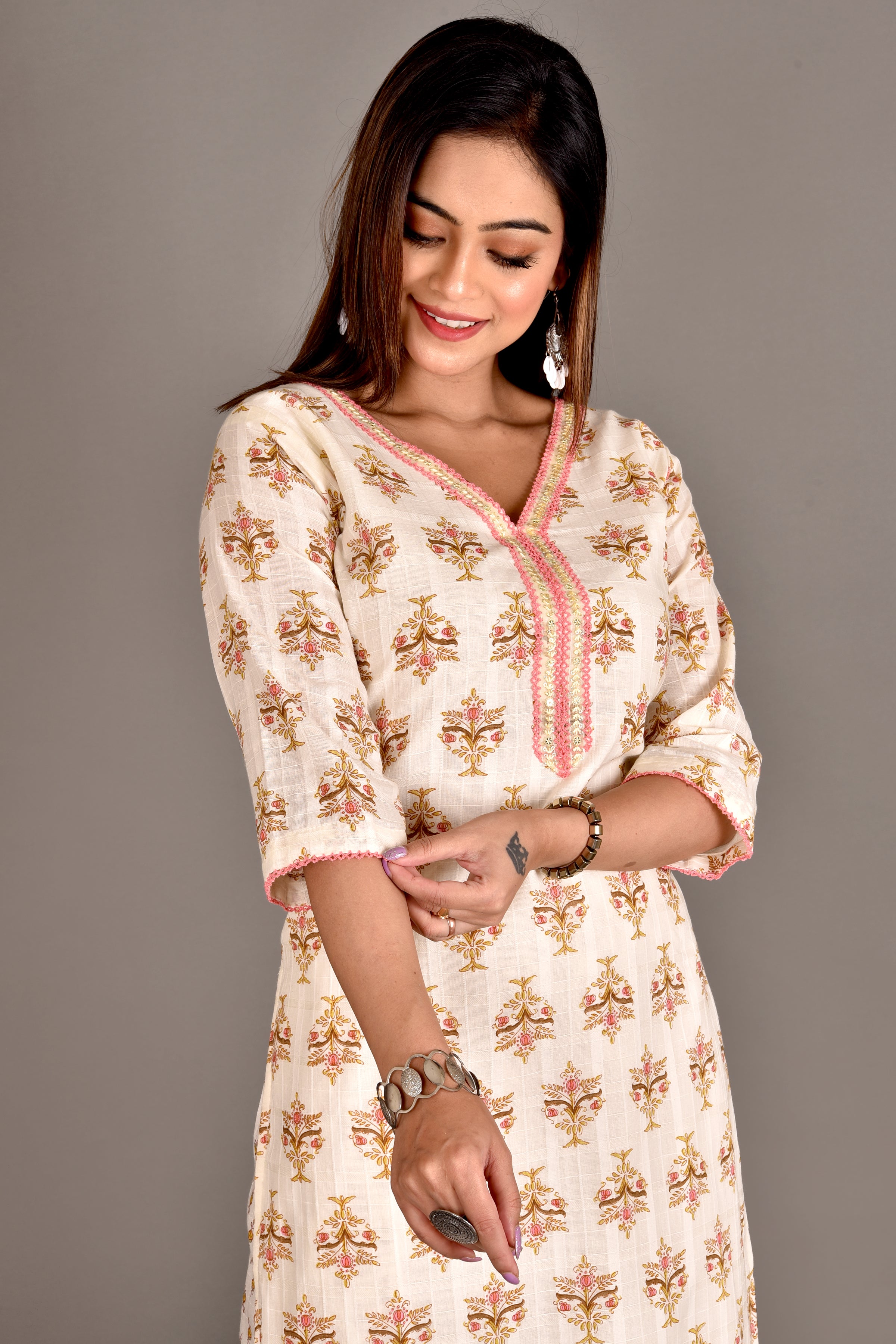 Off-White & Pink Floral Print Kurta With Pant