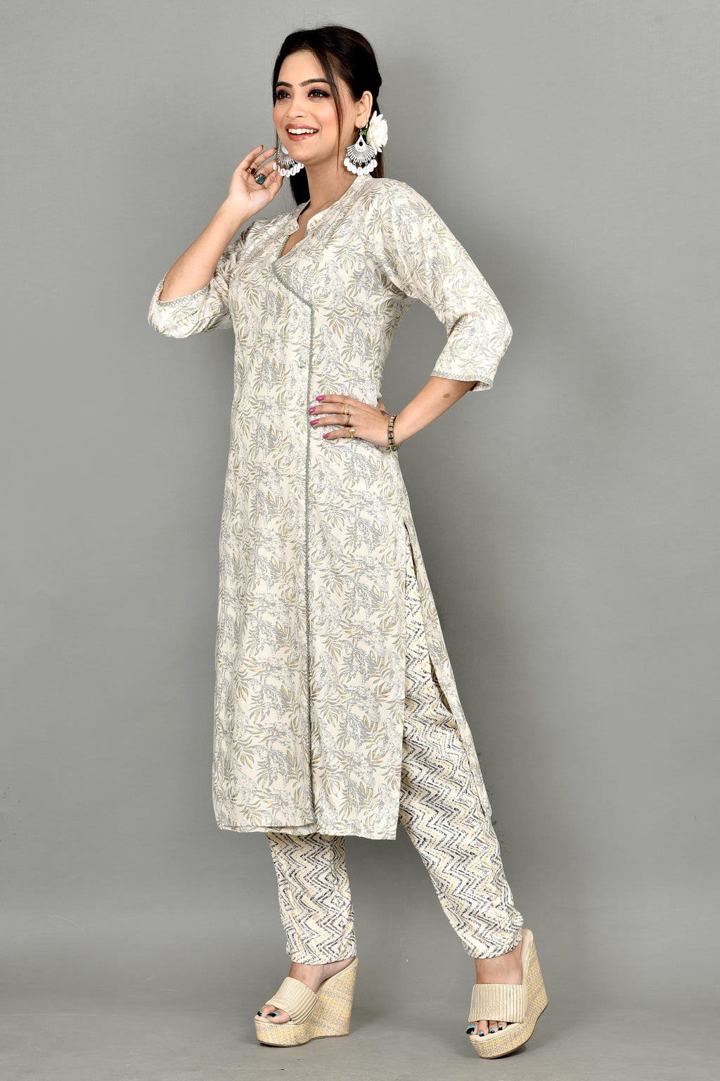 Off-White & Grey Geometric Print Angrakha  Kurta With Pant