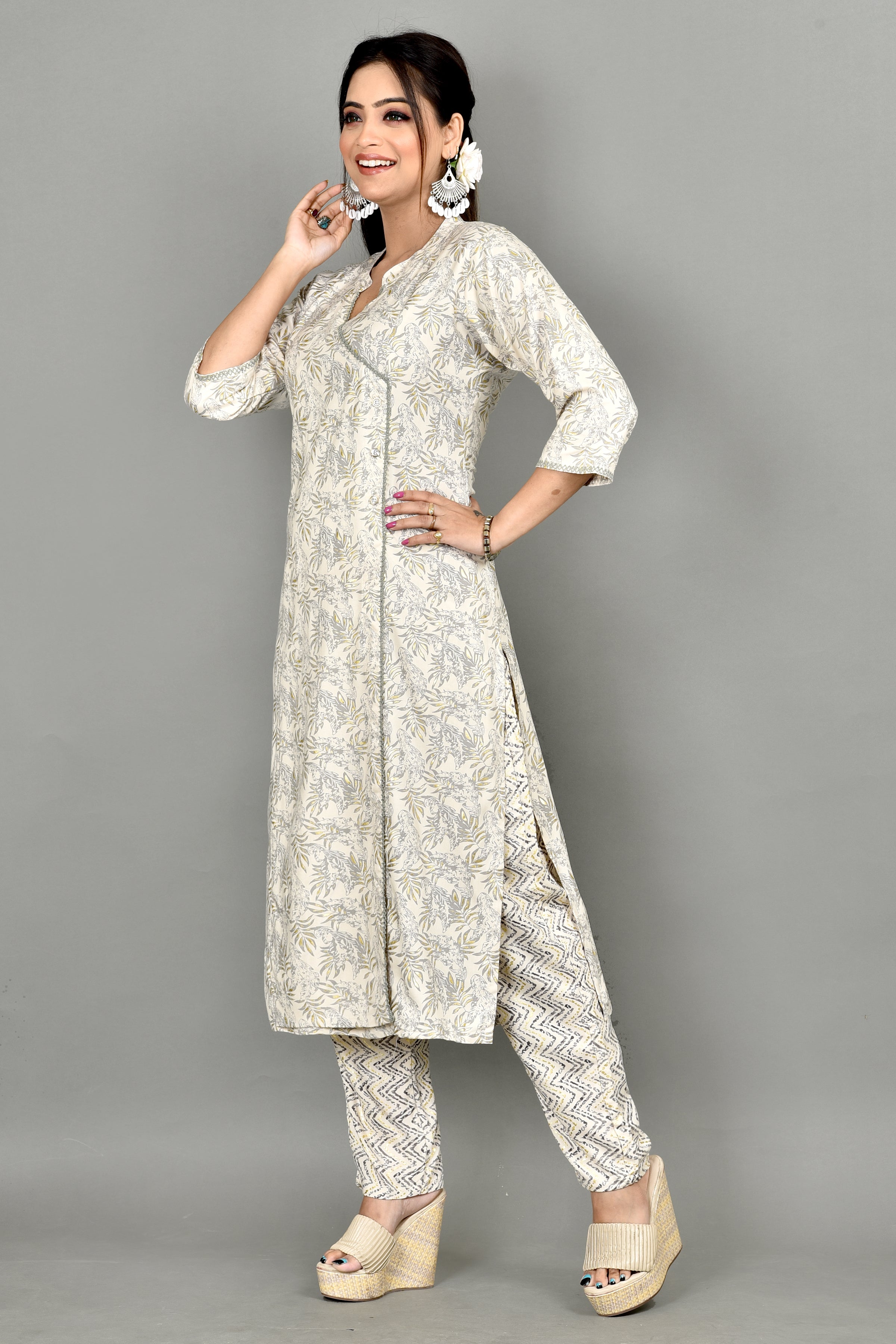 Off-White & Grey Geometric Print Angrakha  Kurta With Pant