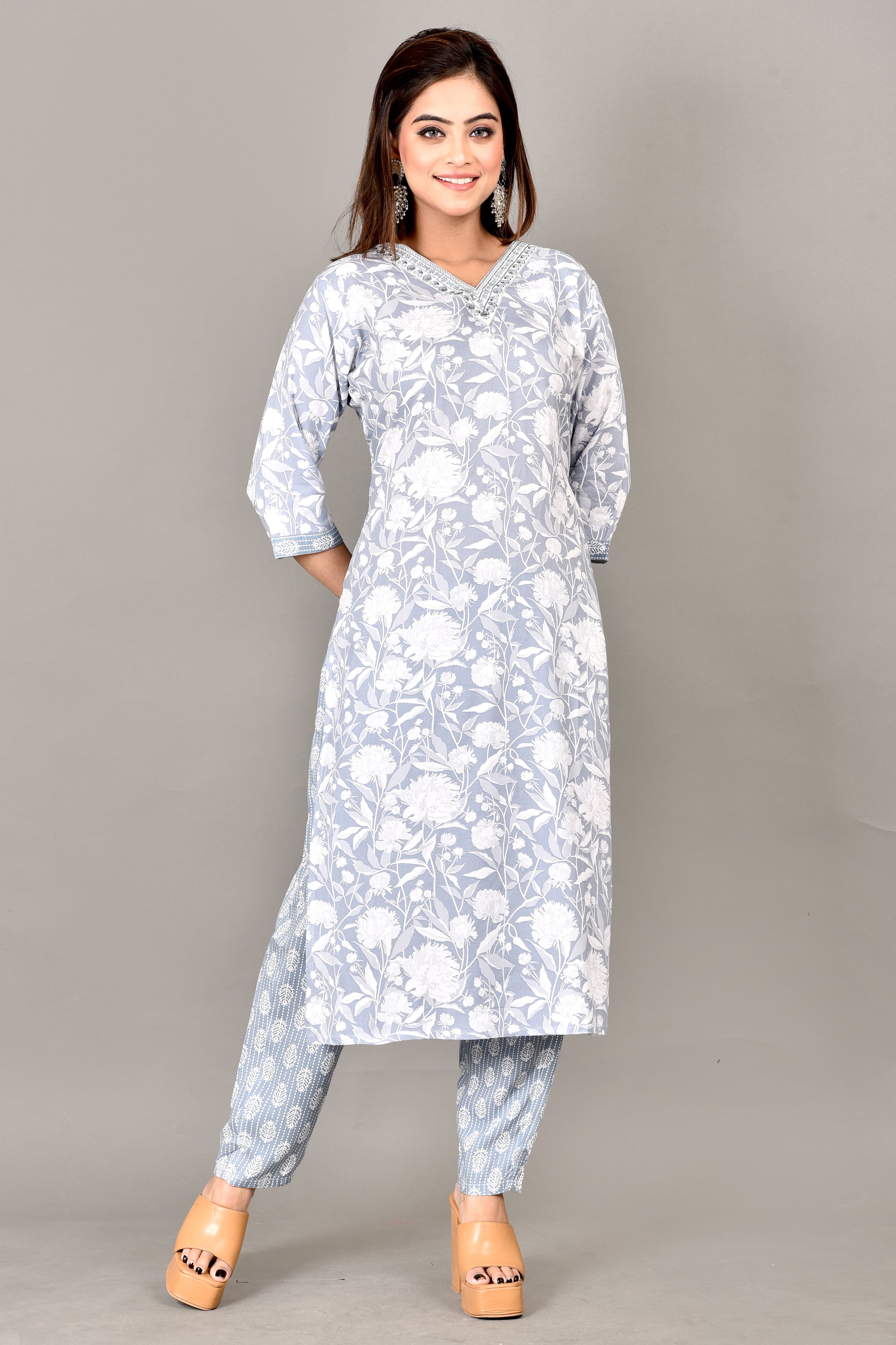Blue Floral Embroidered Kurta With Pant