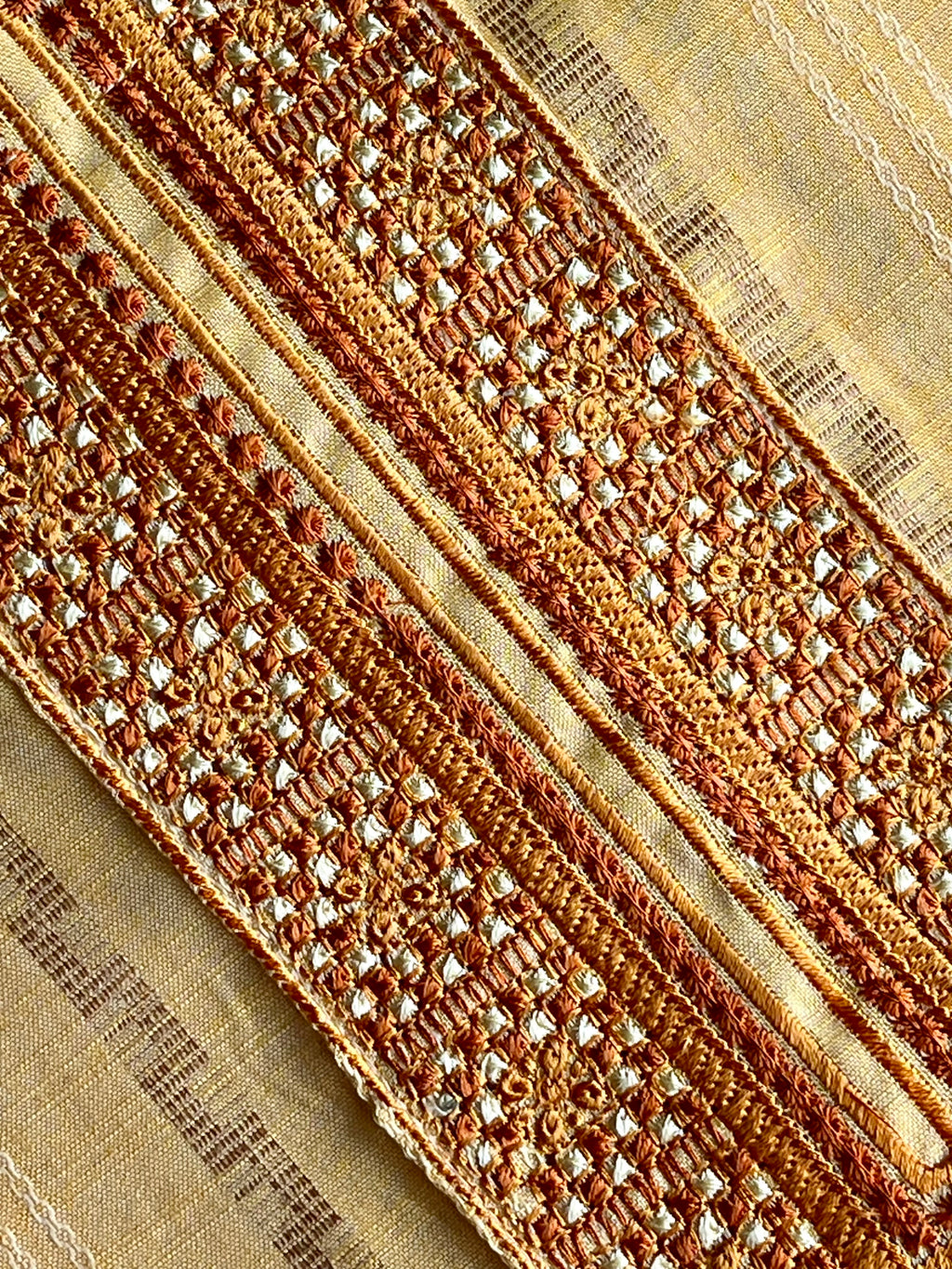 Yellow Geometric Embroidered Straight Kurta