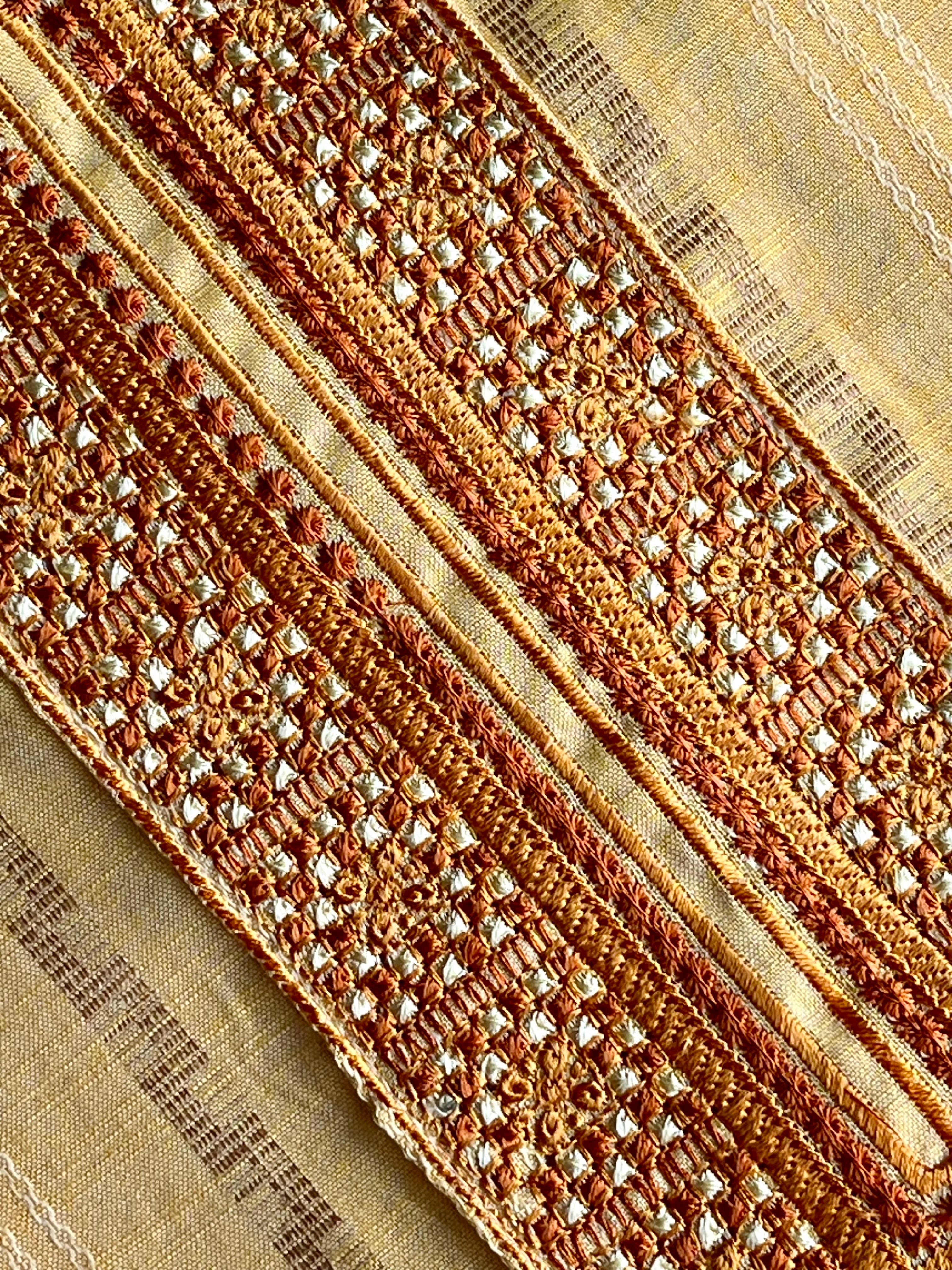 Yellow Geometric Embroidered Straight Kurta