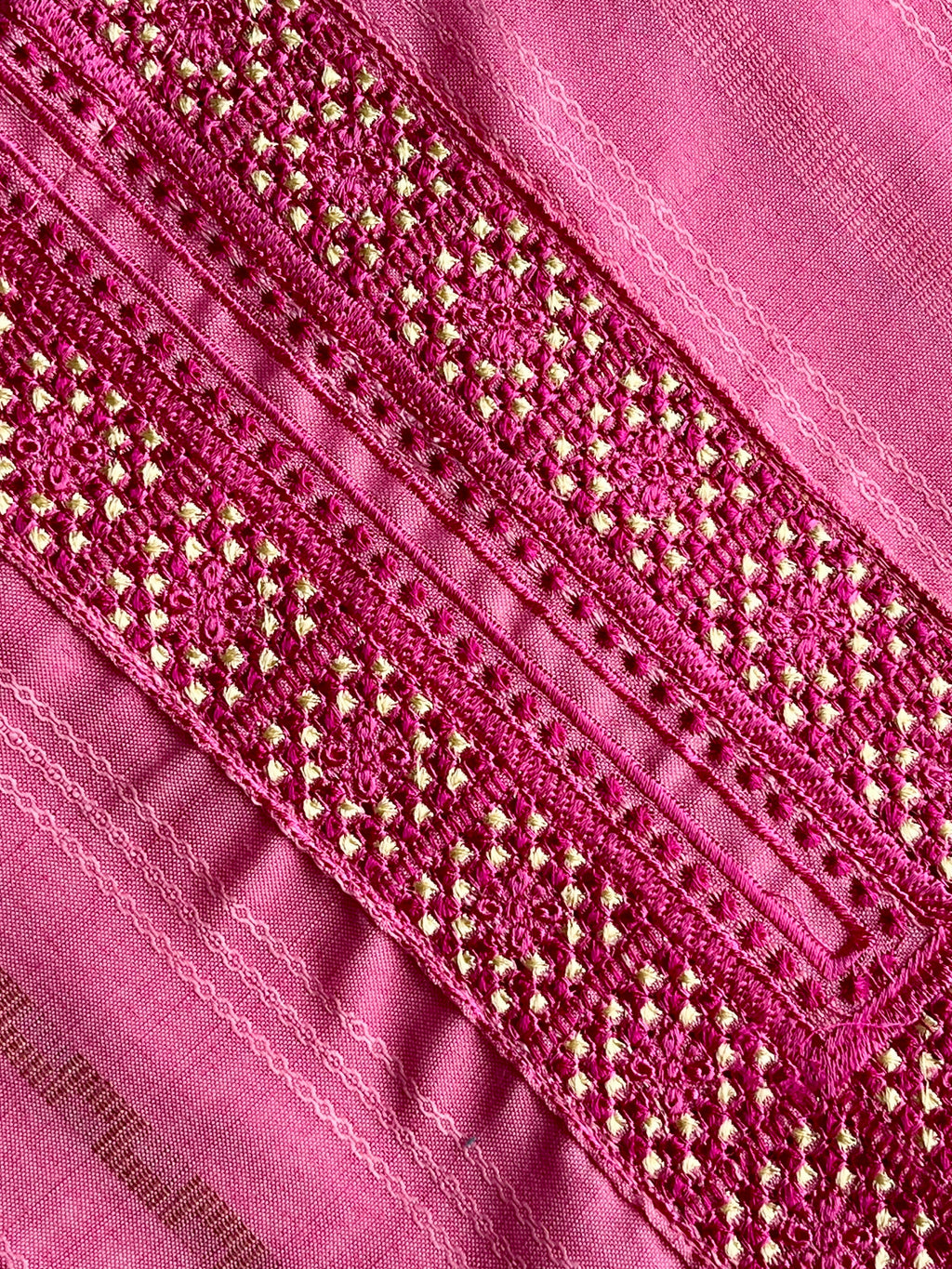 Pink Geometric Embroidered Straight Kurta