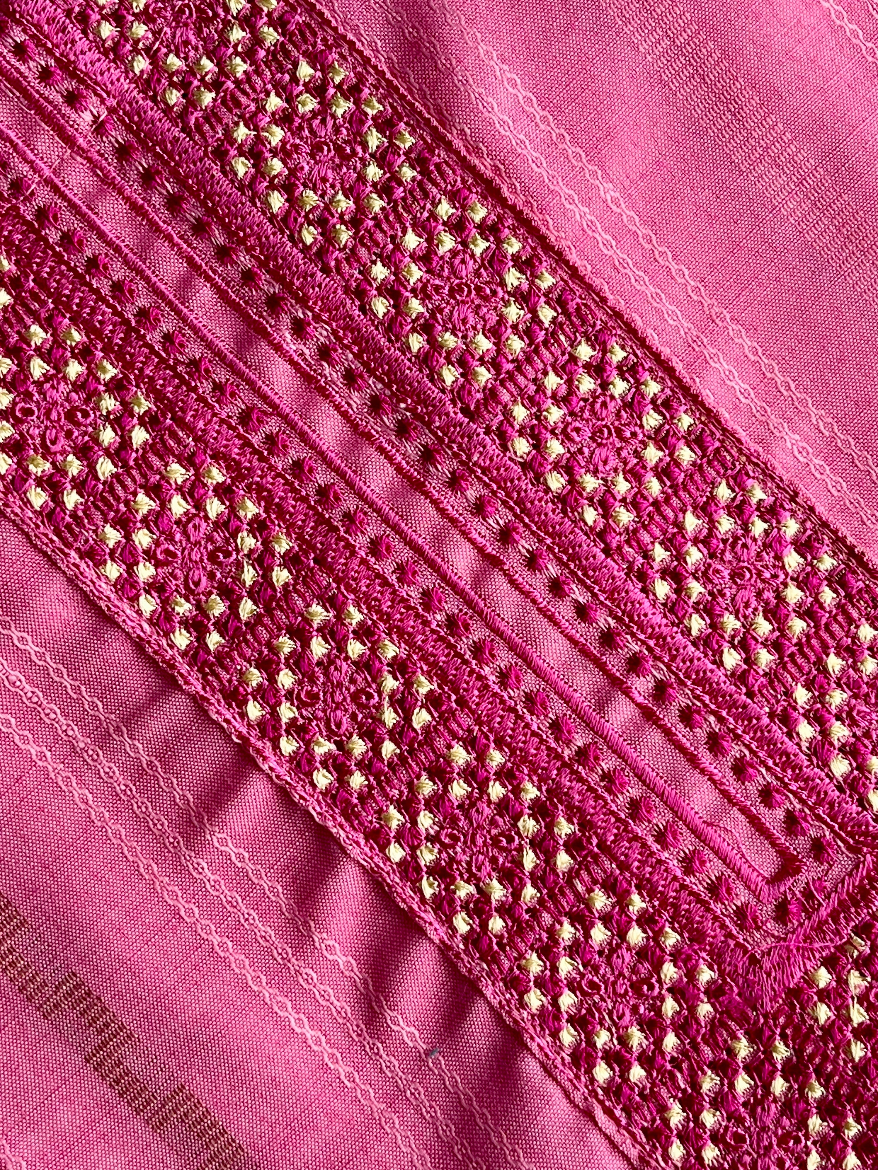 Pink Geometric Embroidered Straight Kurta