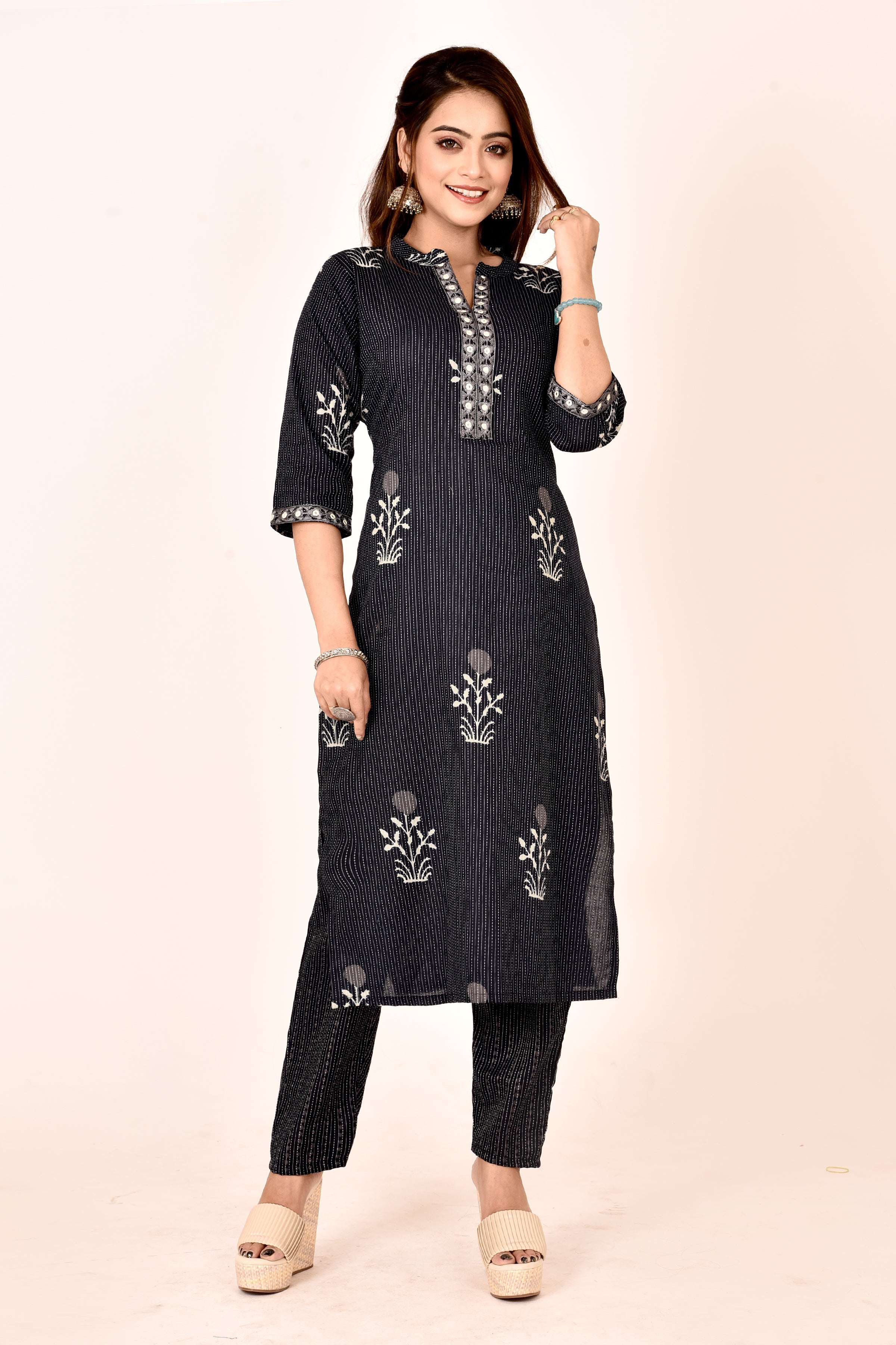 Black Floral Threadwork Embroidered Kurta With Pant