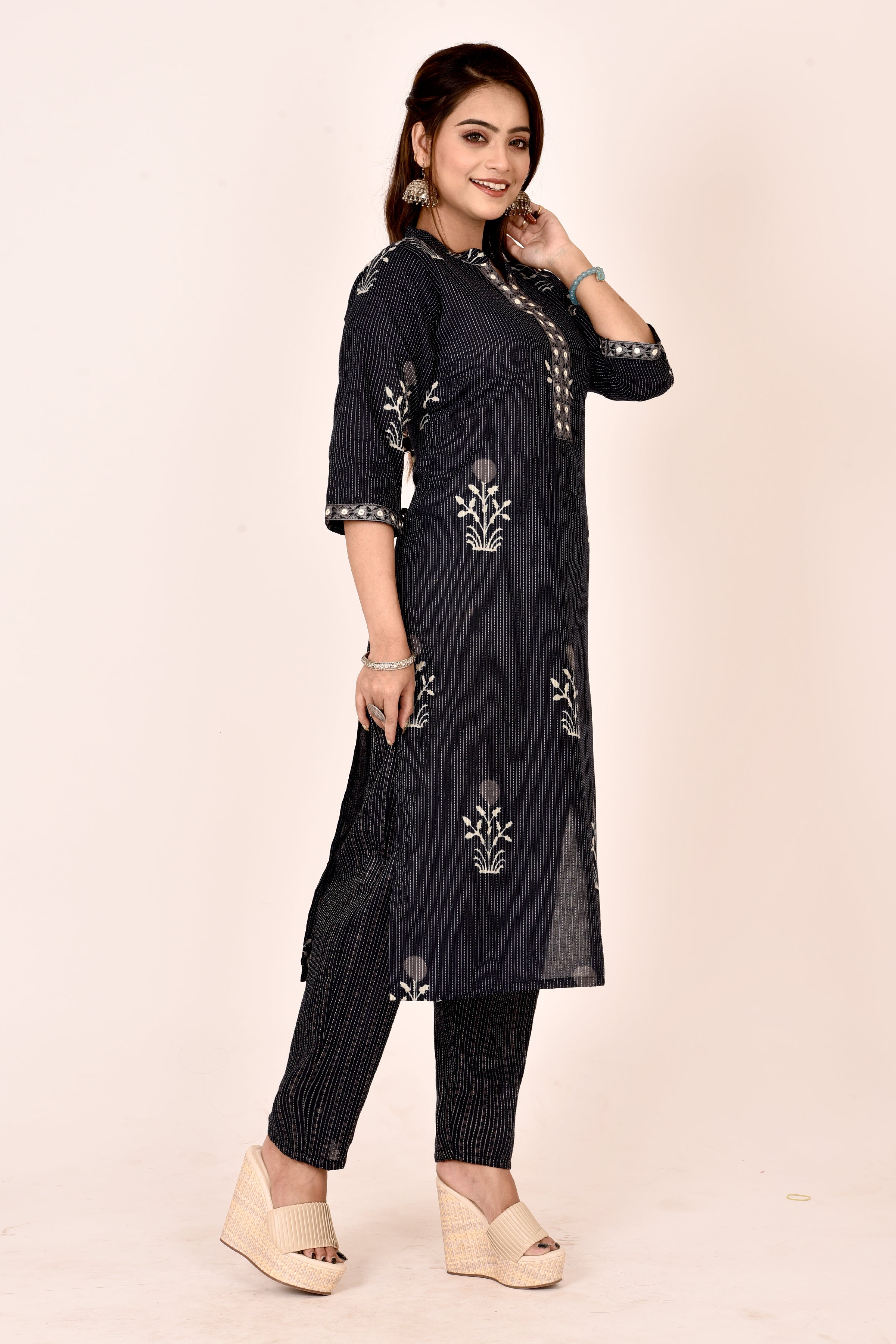 Black Floral Threadwork Embroidered Kurta With Pant