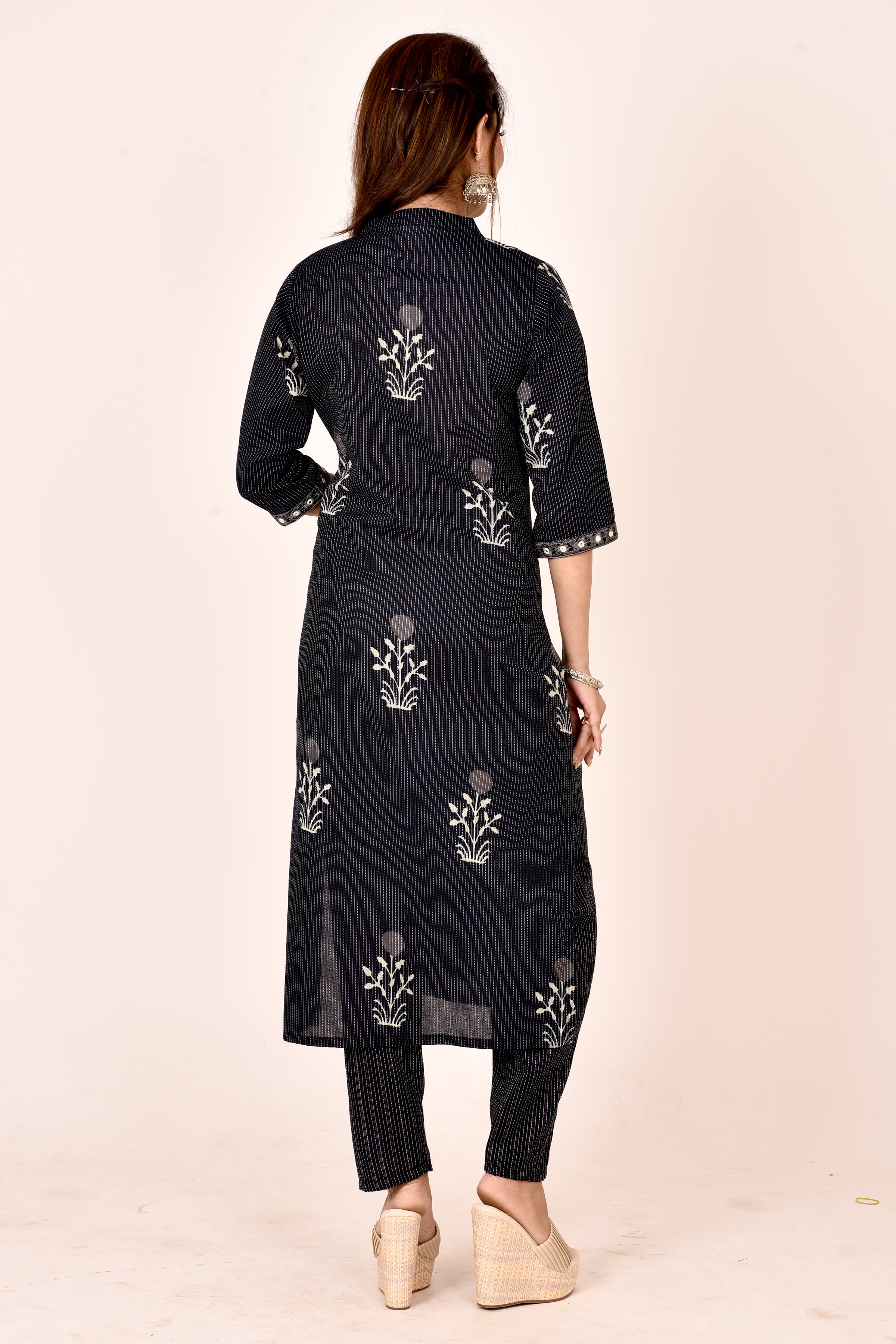 Black Floral Threadwork Embroidered Kurta With Pant