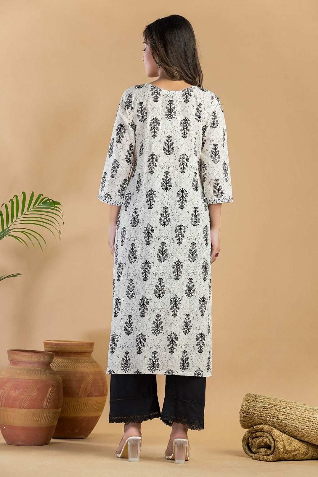 Off-White & Black Floral Embroidered Straight Kurta