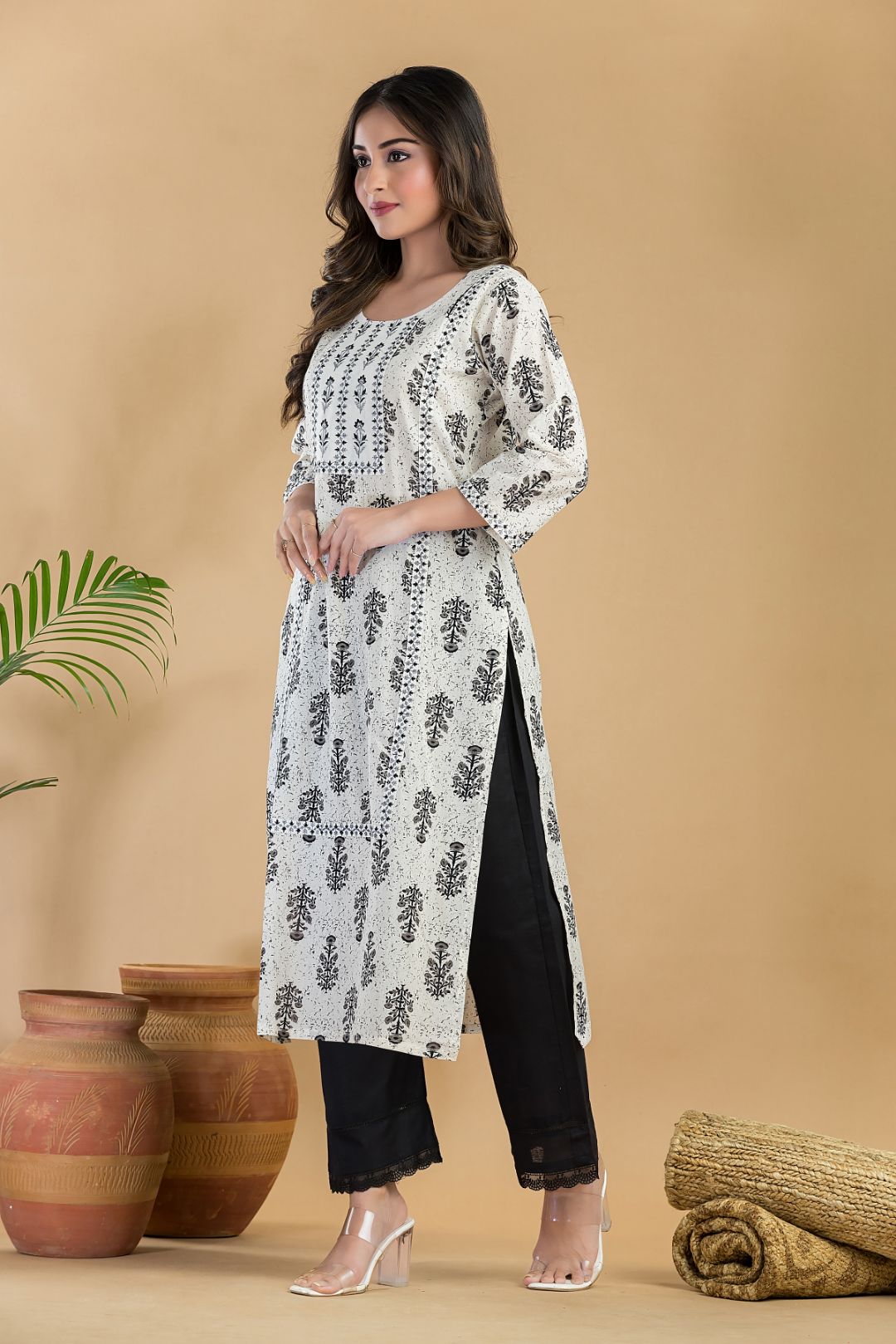 Off-White & Black Floral Embroidered Straight Kurta