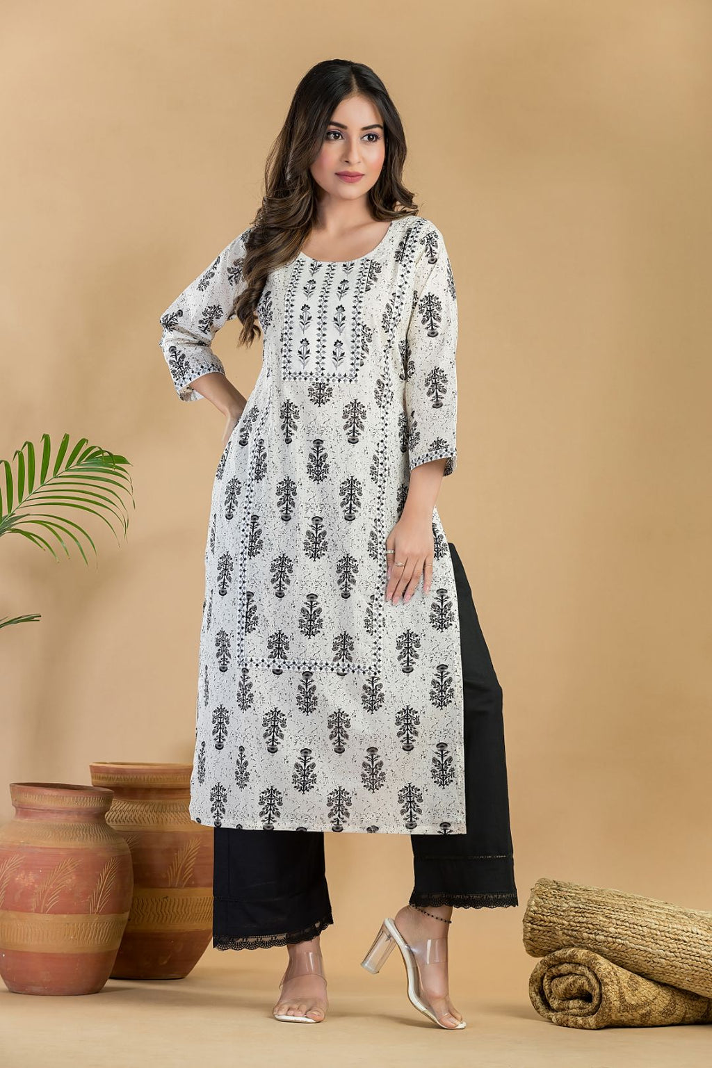 Off-White & Black Floral Embroidered Straight Kurta