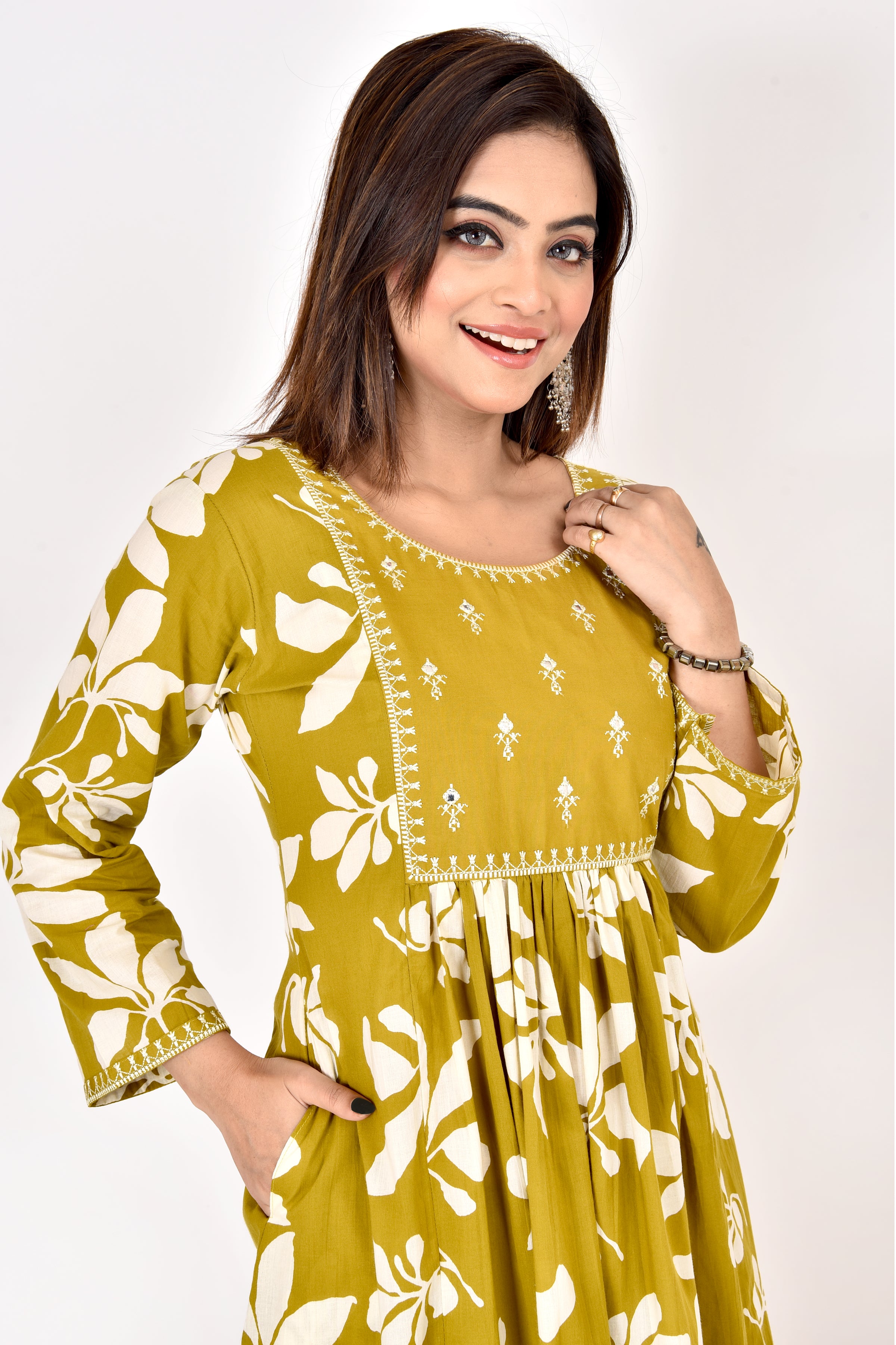 Mehendi Green Floral Embroidered A-Line Kurta With Pant