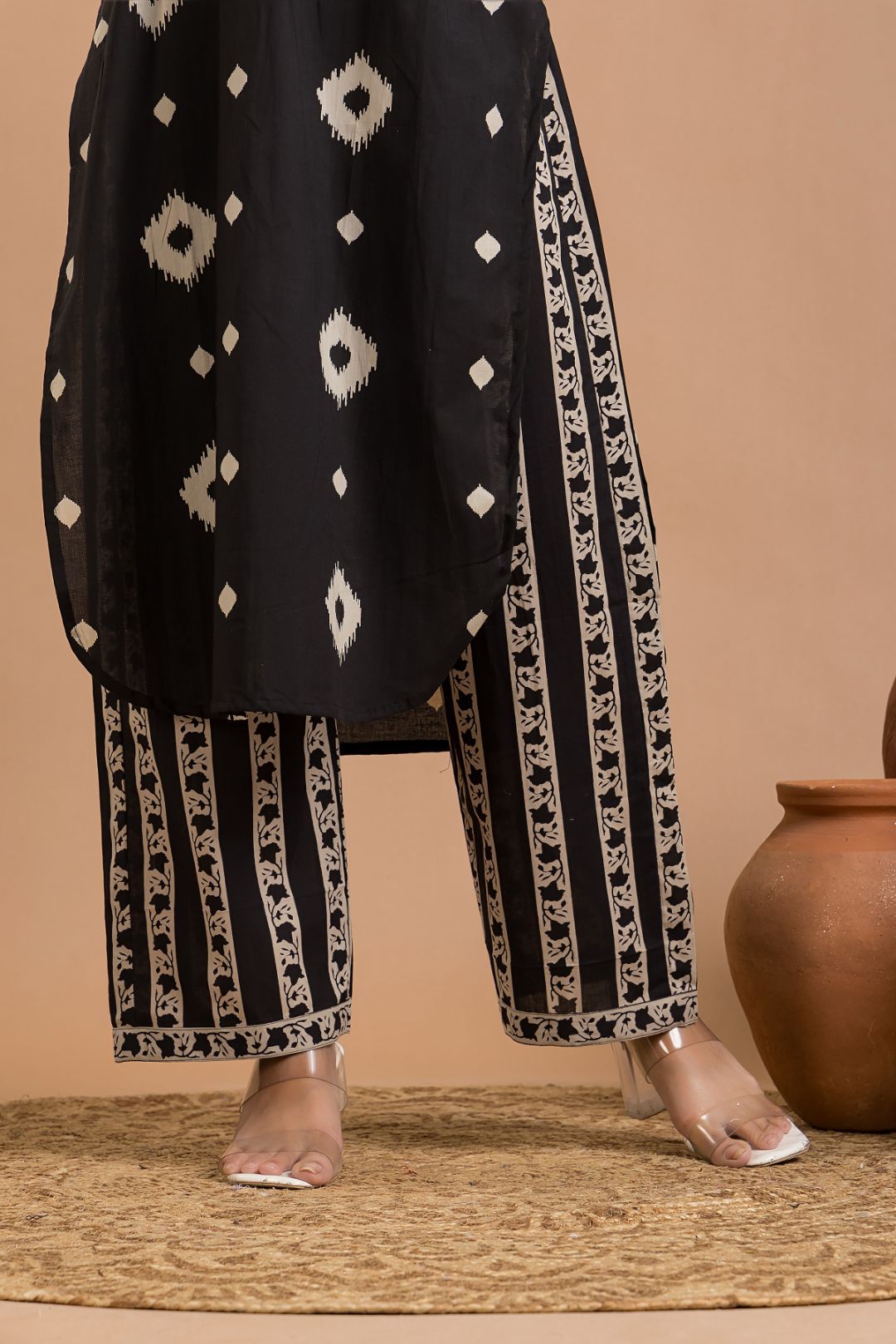 Black Geometric Print Kurta With Pant