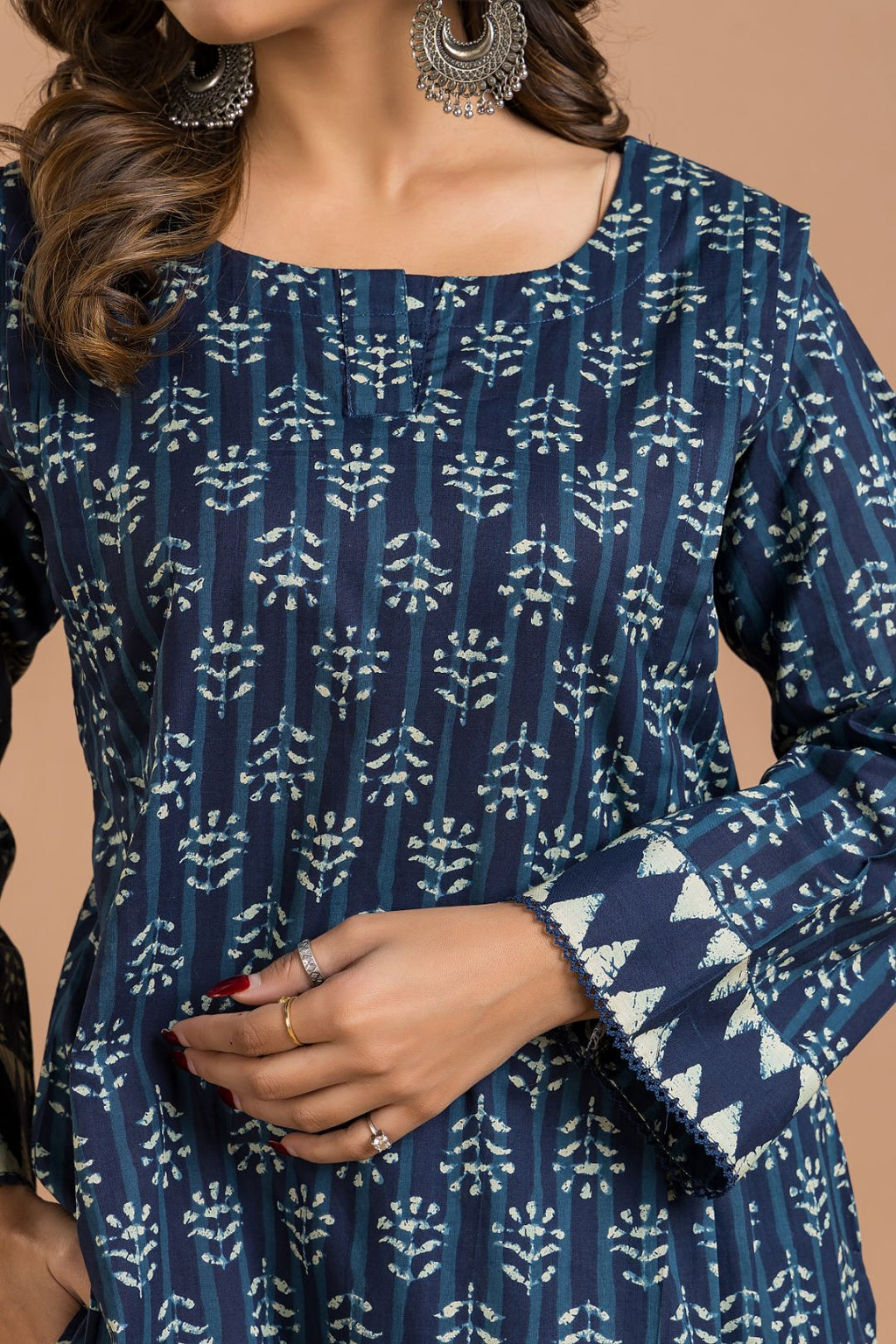 Navy Blue Floral Print Kurta With Pant