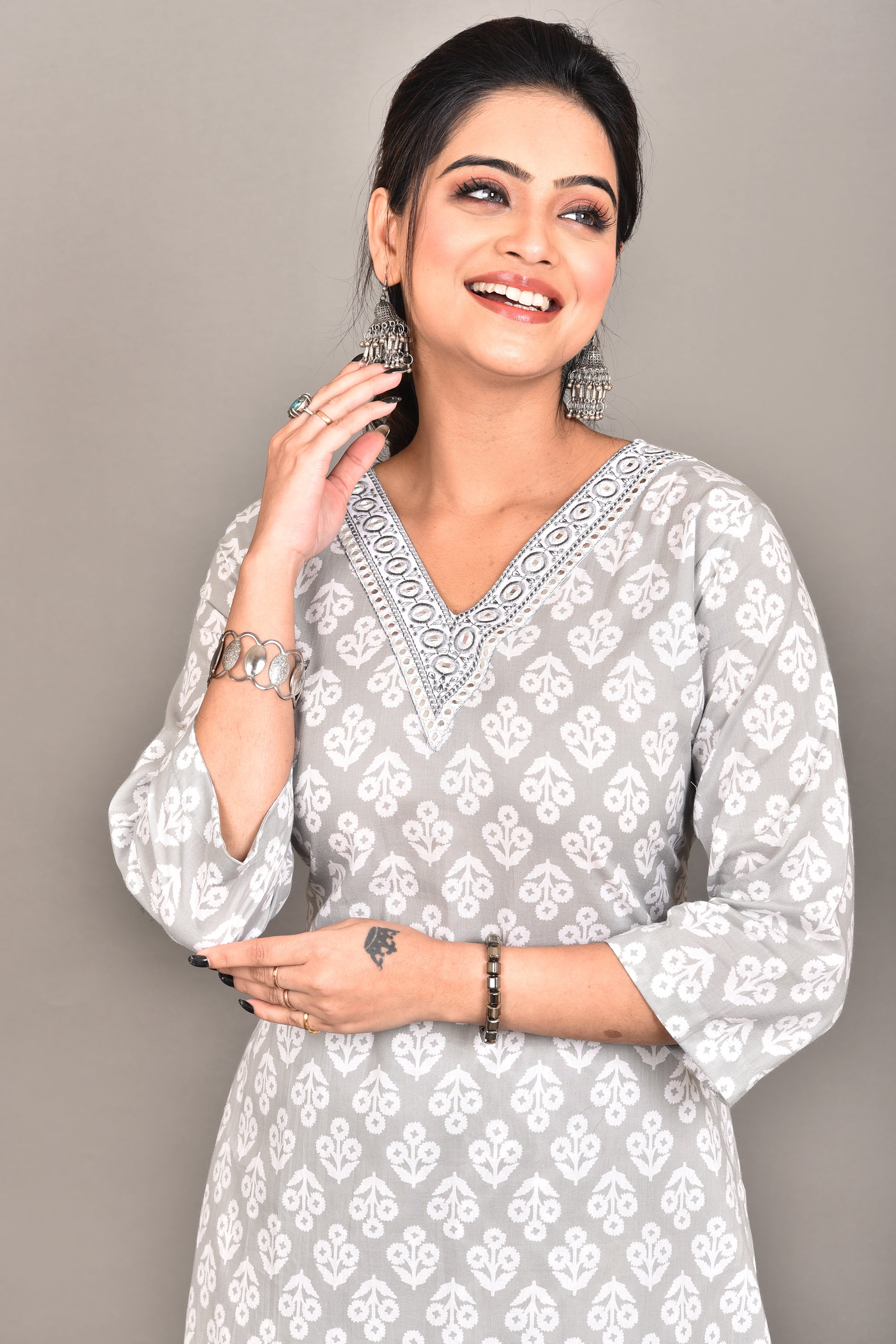 Grey Floral Embroidered Kurta With Pant