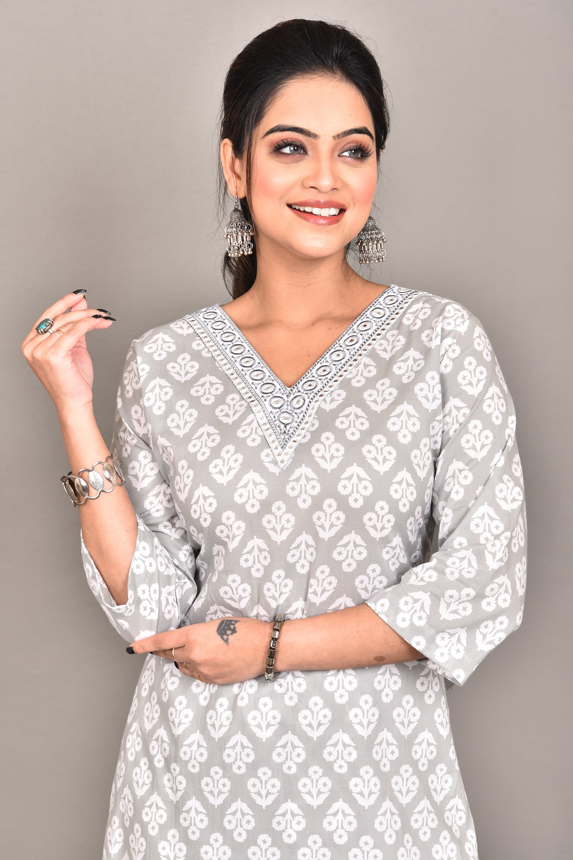 Grey Floral Embroidered Kurta With Pant
