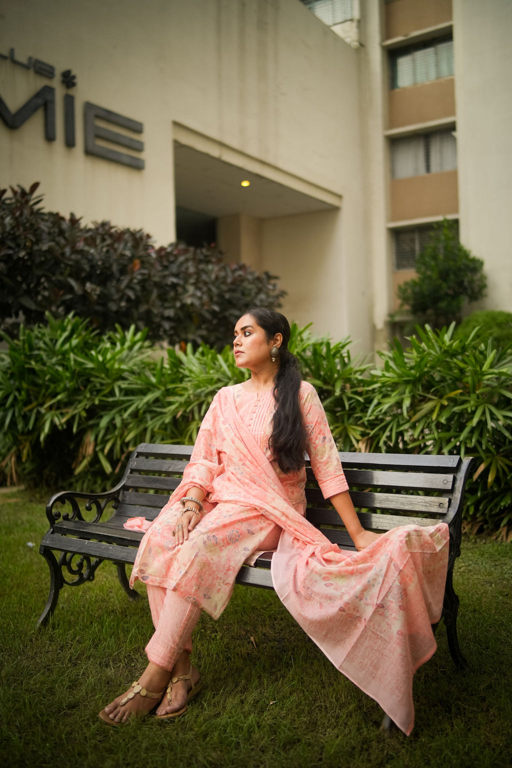 Peach Abstract Print Kurta With Pant & Dupatta